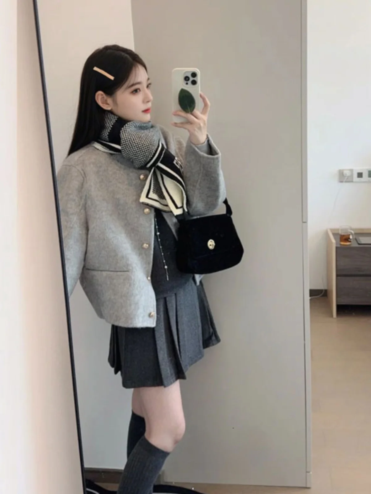 Серая короткая шерстяная куртка этого года. Популярное пальто High-Grade Sense. Очень