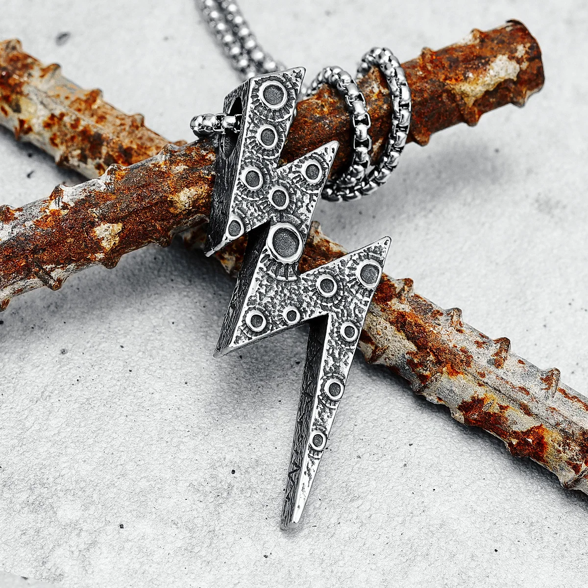 

316L Stainless Steel Lightning Necklace Creative Vintage Men Pendant Chain Rock Punk for Boyfriend Rider Jewelry Gift Wholesale