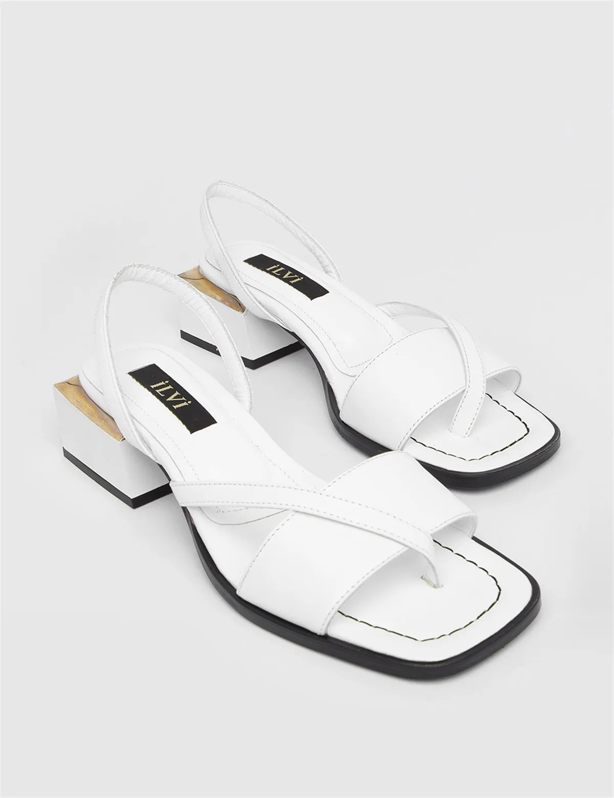 

Женские летние туфли ILVi из натуральной кожи ручной работы с кристаллами белого цвета Весна/Лето 2022