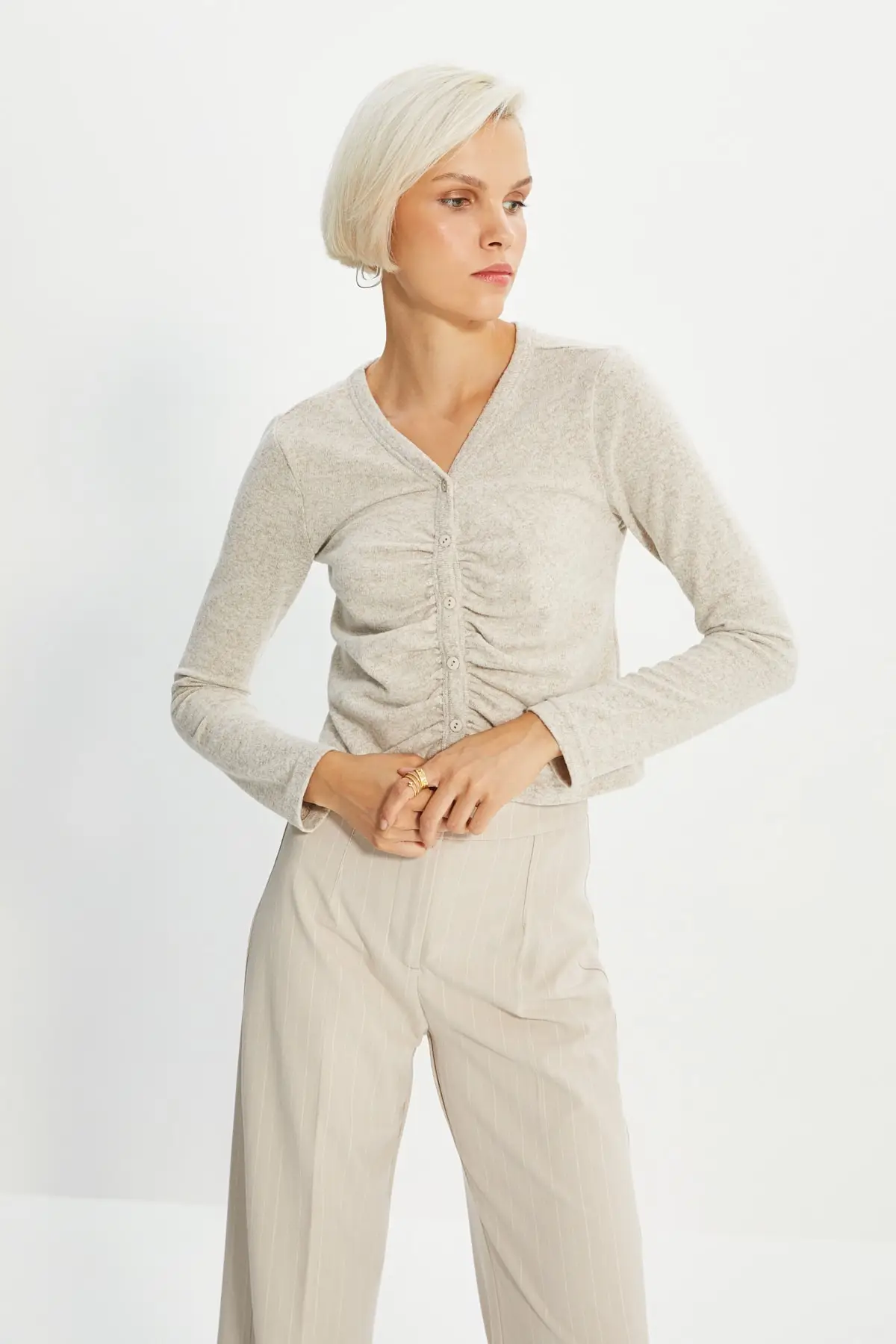 

Beige Eyelash Button Knitted Blouse
