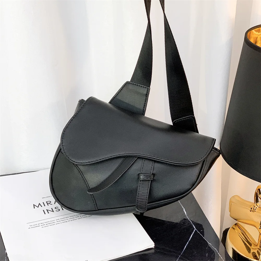 2023 New Crossbody Saddle Bag Casual Chest Bag Simple Leather One-Shoulder Korean Belt Bag Fashion Men's Bag