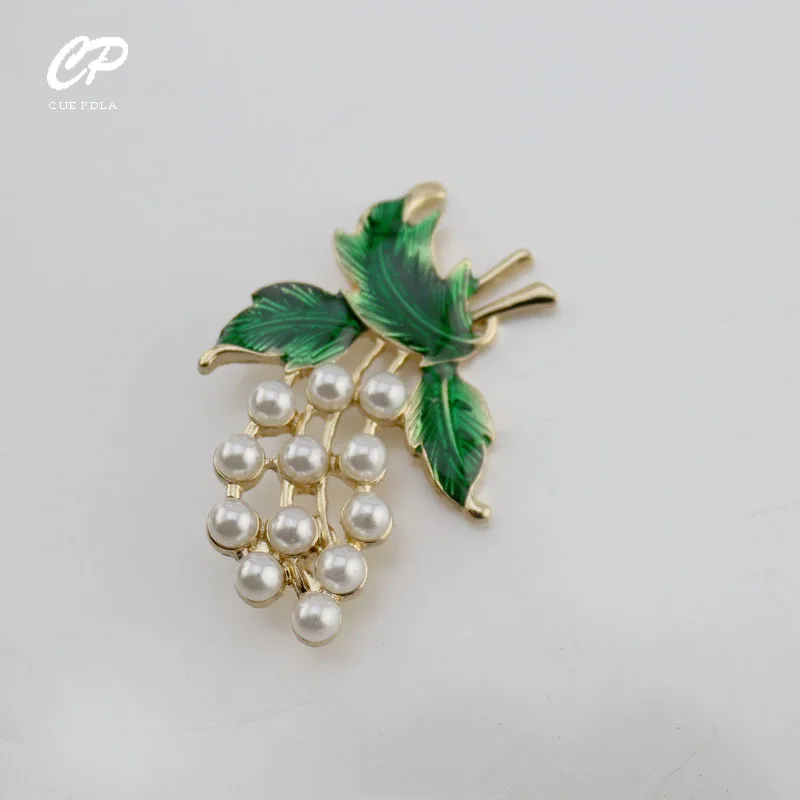 

Fashion high-end exquisite popular grape pearl green leaf dripping oil fashion pin brooch