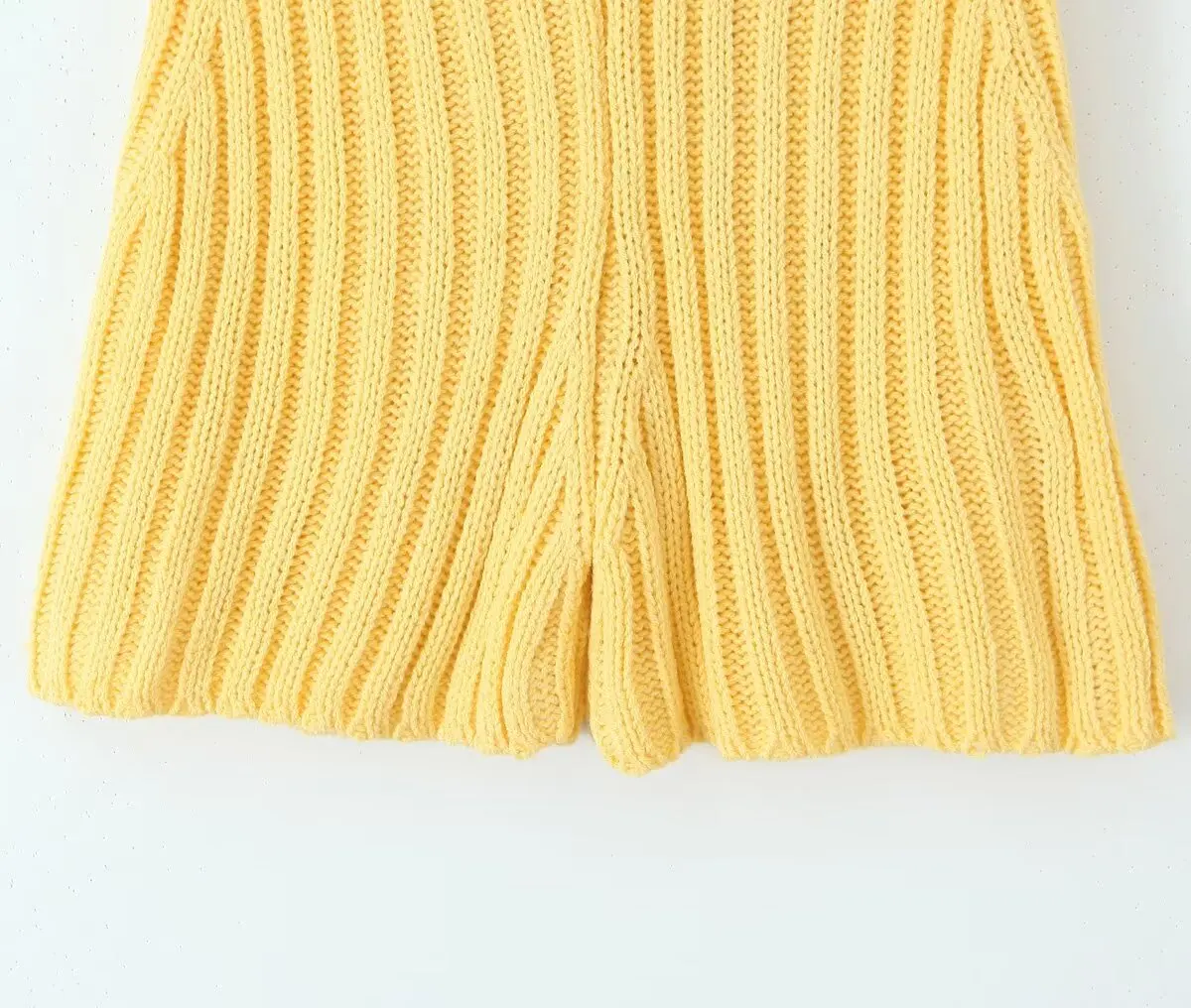 Женские трикотажные шорты-бермуды в стиле ретро