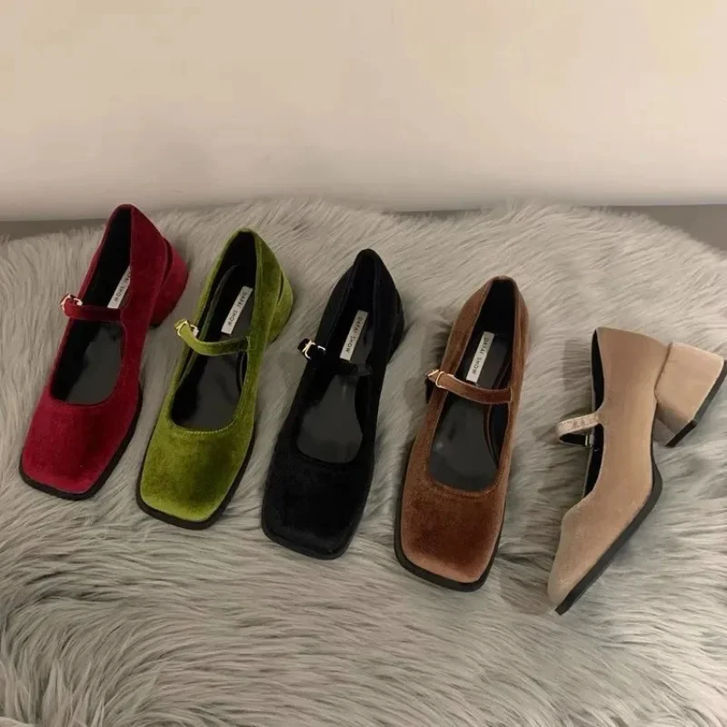 

Женские туфли на среднем каблуке, бархатные туфли мэри джейн в ретро стиле с квадратным носком, туфли на плоской подошве с квадратной пряжкой, весна 2023