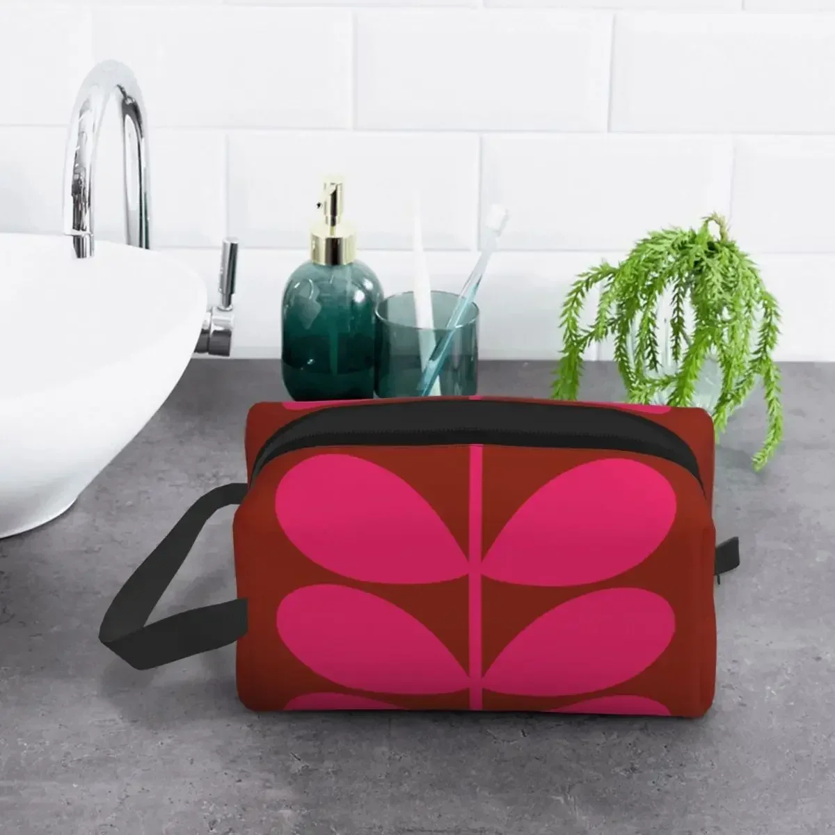 Дорожная косметичка цвета фуксии на заказ органайзер для туалетных