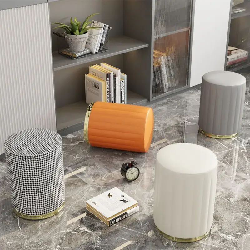 Кожаный пуфик для спальни в ассортименте