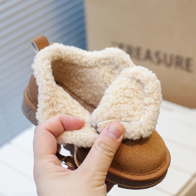 Детская меховая обувь из лакированной кожи зима 2024 теплая пушистая плюшевая