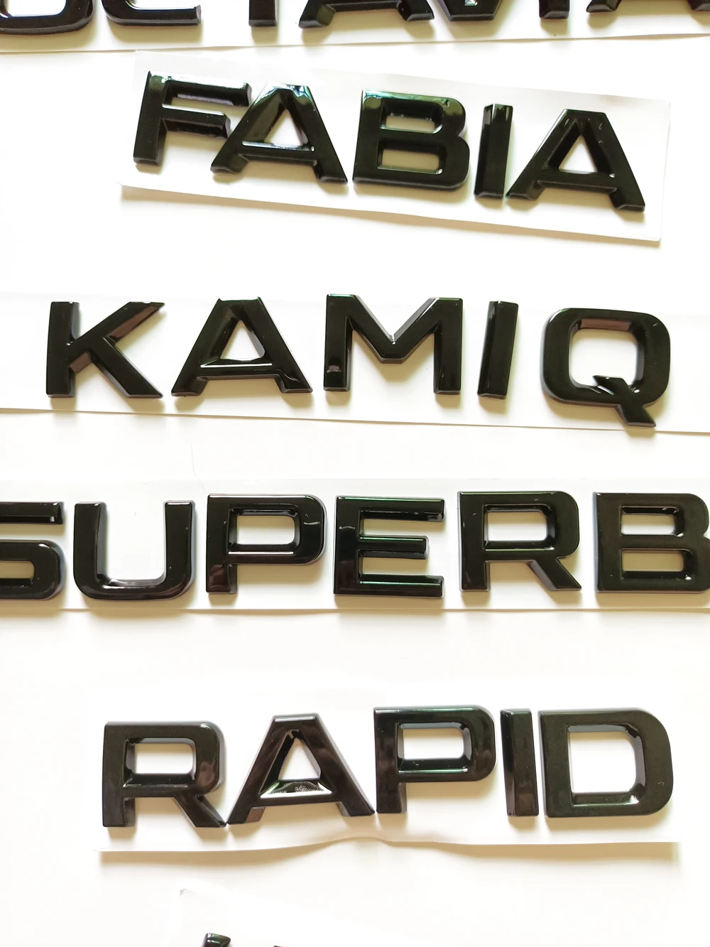 

3D Metal Letters Emblem Logo Fit for Skoda FABIA KAMIQ KAROQ KODIAQ OCTAVIA RAPID SUPERB YETI Car Front Rear Trunk Badge Sticker