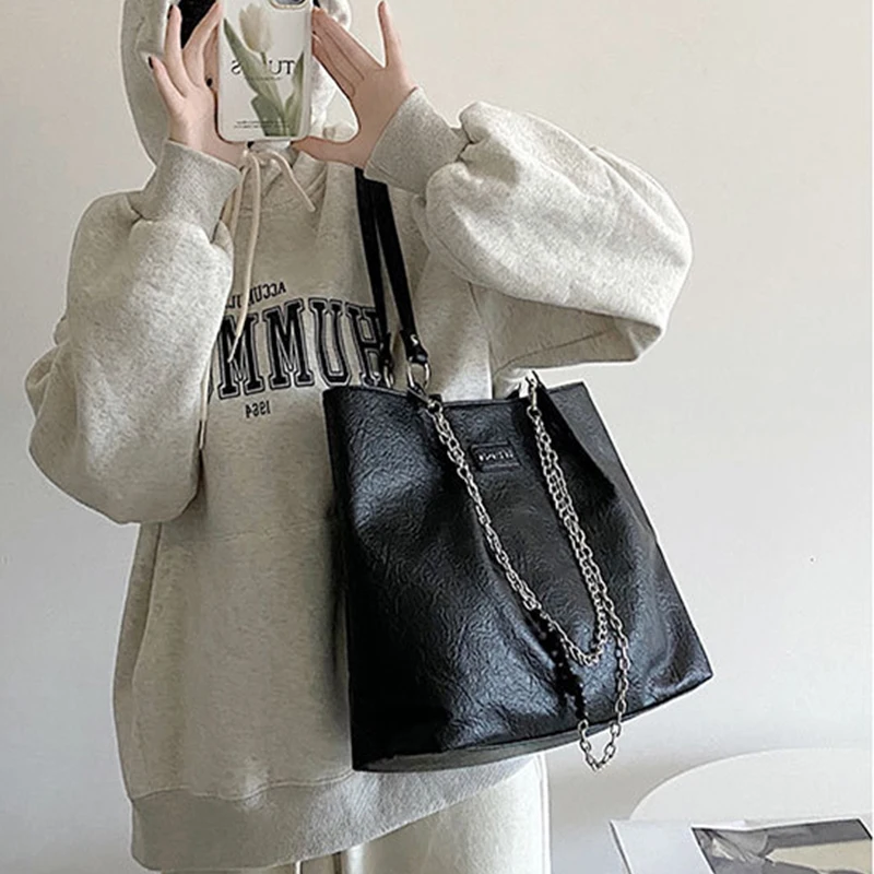 

Casual Chain Underarm Handbag Ladies Luxury Large Capacity Women Shoulder Bag High Quality Solid Pu Leather Tote Bag Woman 2022