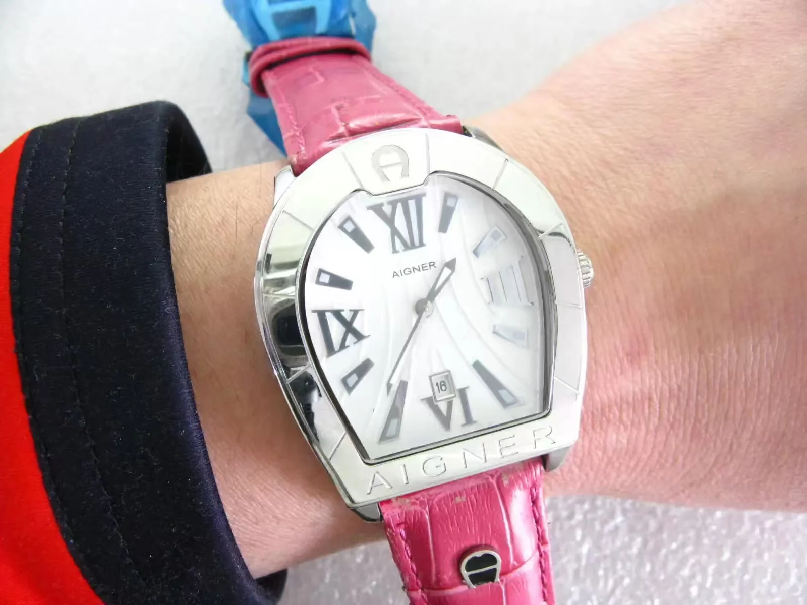 Фото Оригинальные немецкие кварцевые часы Big A Special Shape Aigner для мужчин (большой размер) №1