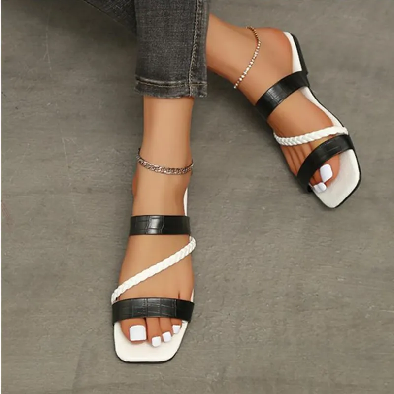 Summer New Flats Slippers Women Fashion Woven Flat Heeled Slippers Ladies Casual Plus Size 45 Beach Sandals Women Outdoor Slides