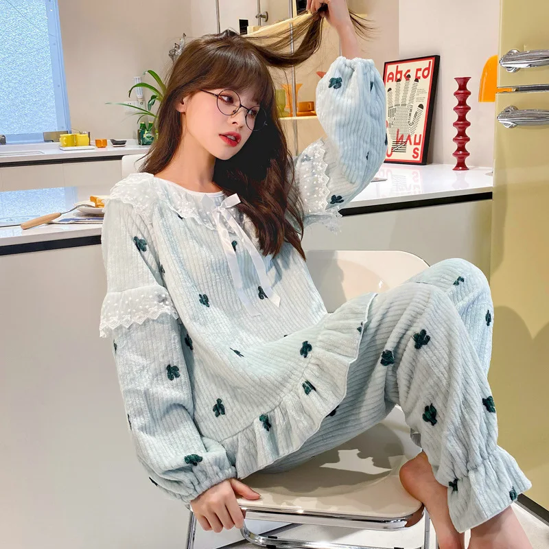 

Coral Velvet Thermal Pajamas Round Neck Lace Fairy Style Homewear Set Sweet Long-sleeved Nightwear Loungewear Women Fashion