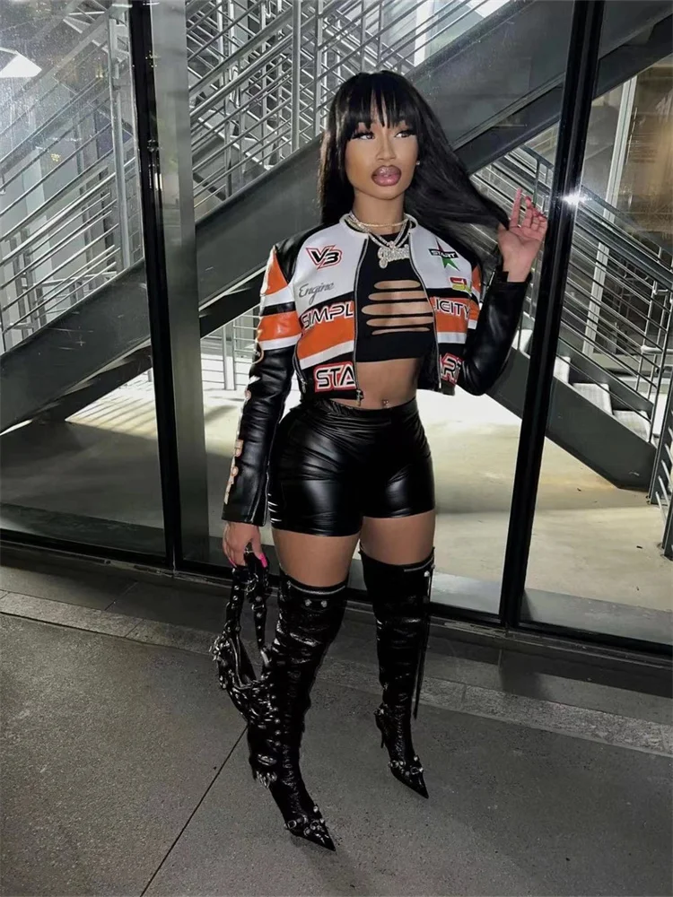 

Куртка женская составного кроя на молнии, с пэчворком