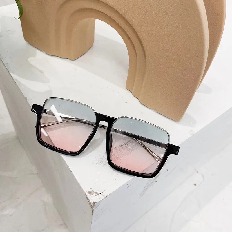 

2022 Brand new kinder zonnebril 2020 Boys&girls Cute Stage Square Party Sun glasses Model Show Cool 3-8 yrs Children oculos