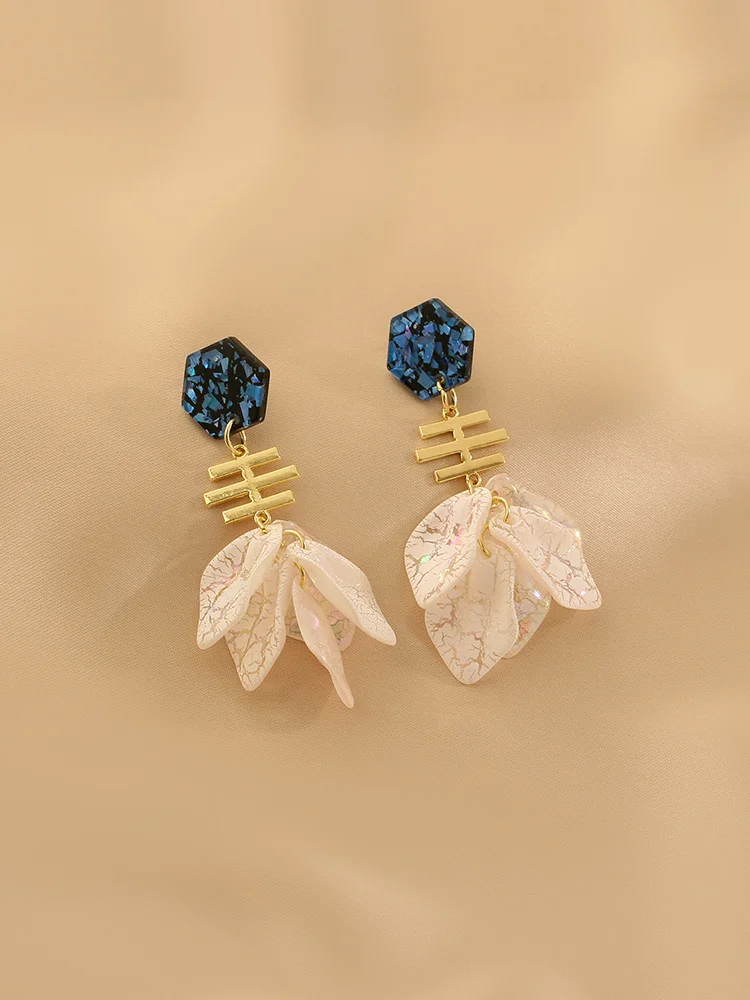 

White Petal Earrings Women's Special Design Goddess Style Flower Earrings Summer to Make round Face Thin-Looked Earrings