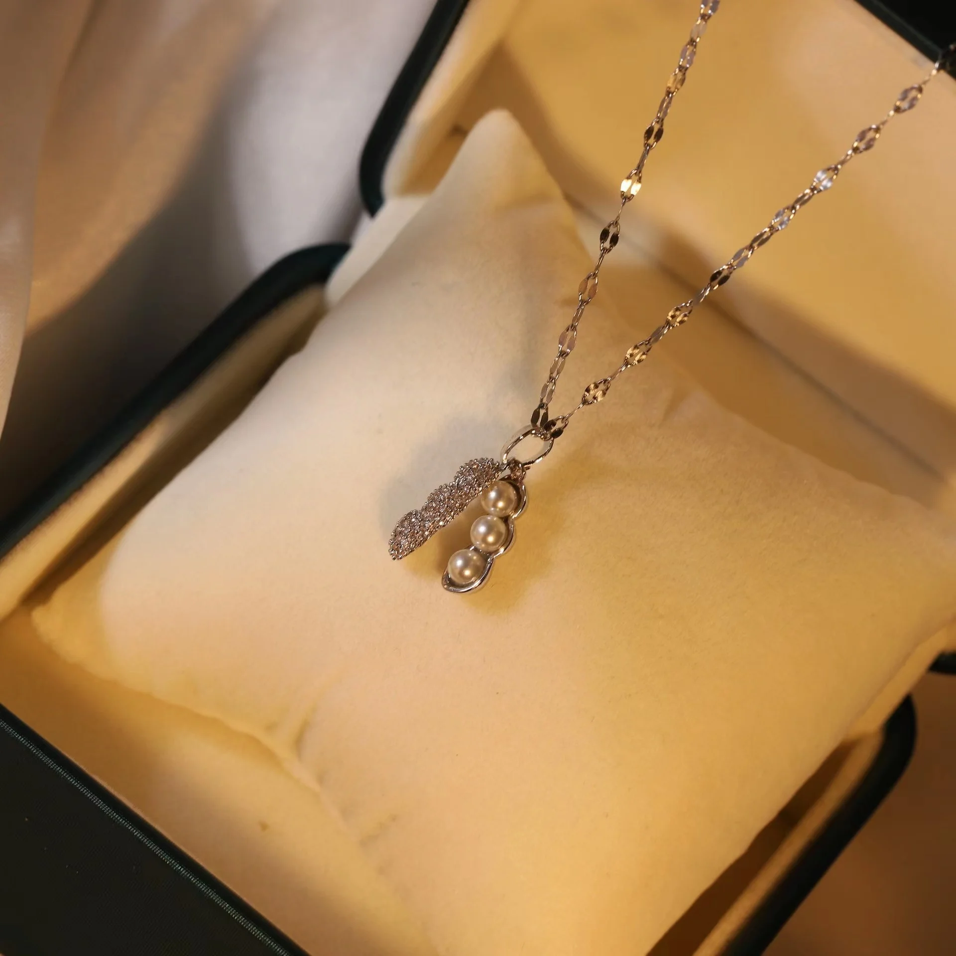 

2022 New Japanese and Korean Pearl Peanut Doll Necklace Temperament Versatile Light Luxury Clavicle Chain Birthday Party Gifts