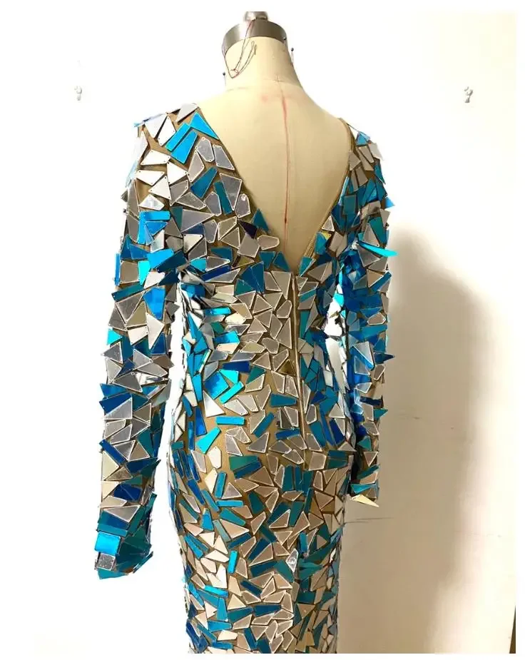 Длинная юбка трапециевидной формы с глубоким V-образным вырезом платье блестками