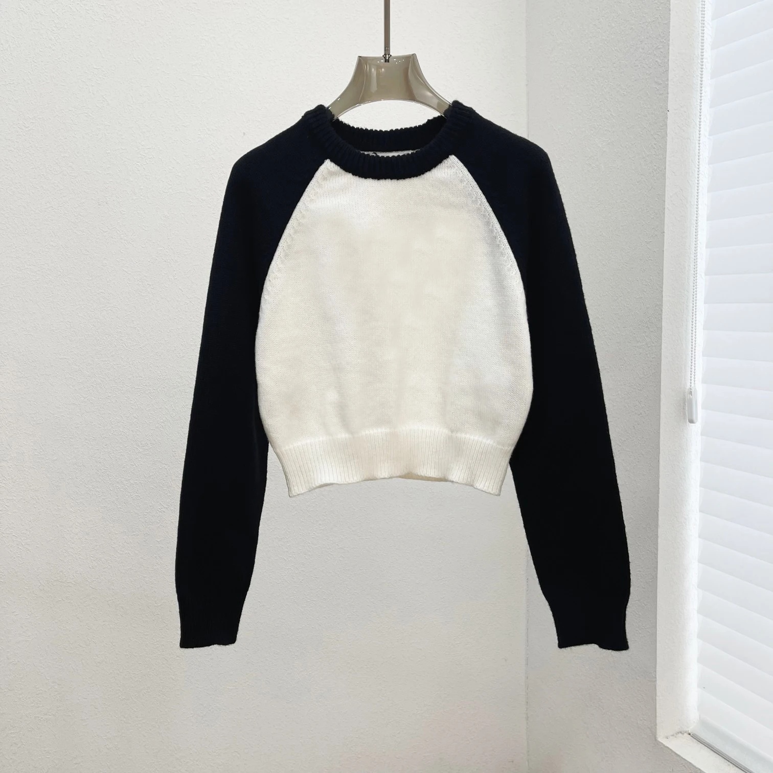 

Spring and summer new letter logo splicing knitted long sleeves