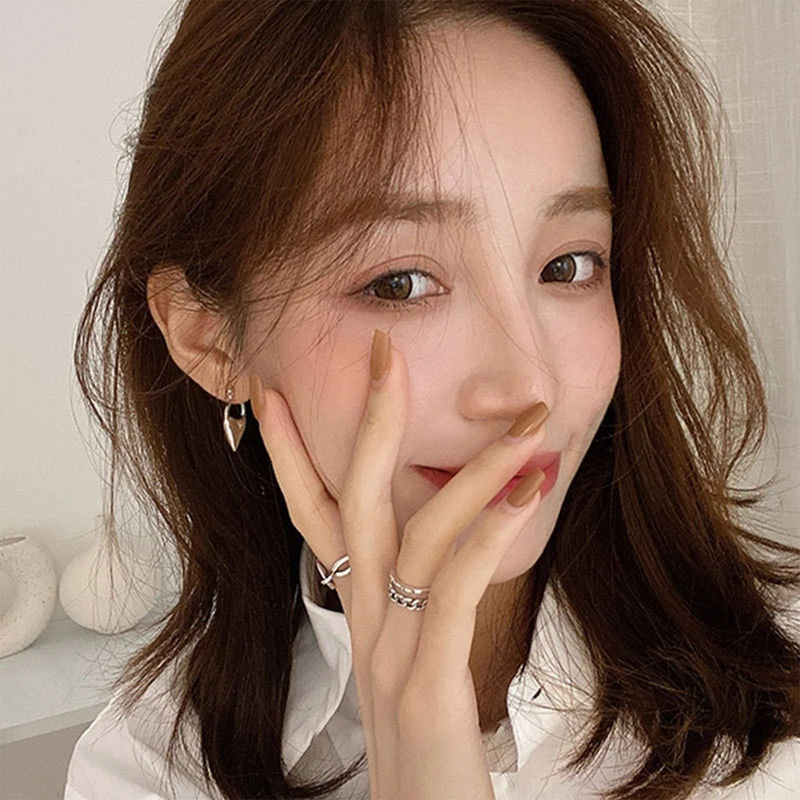 Серьги-кольца серебристого цвета модные простые элегантные женские серьги в