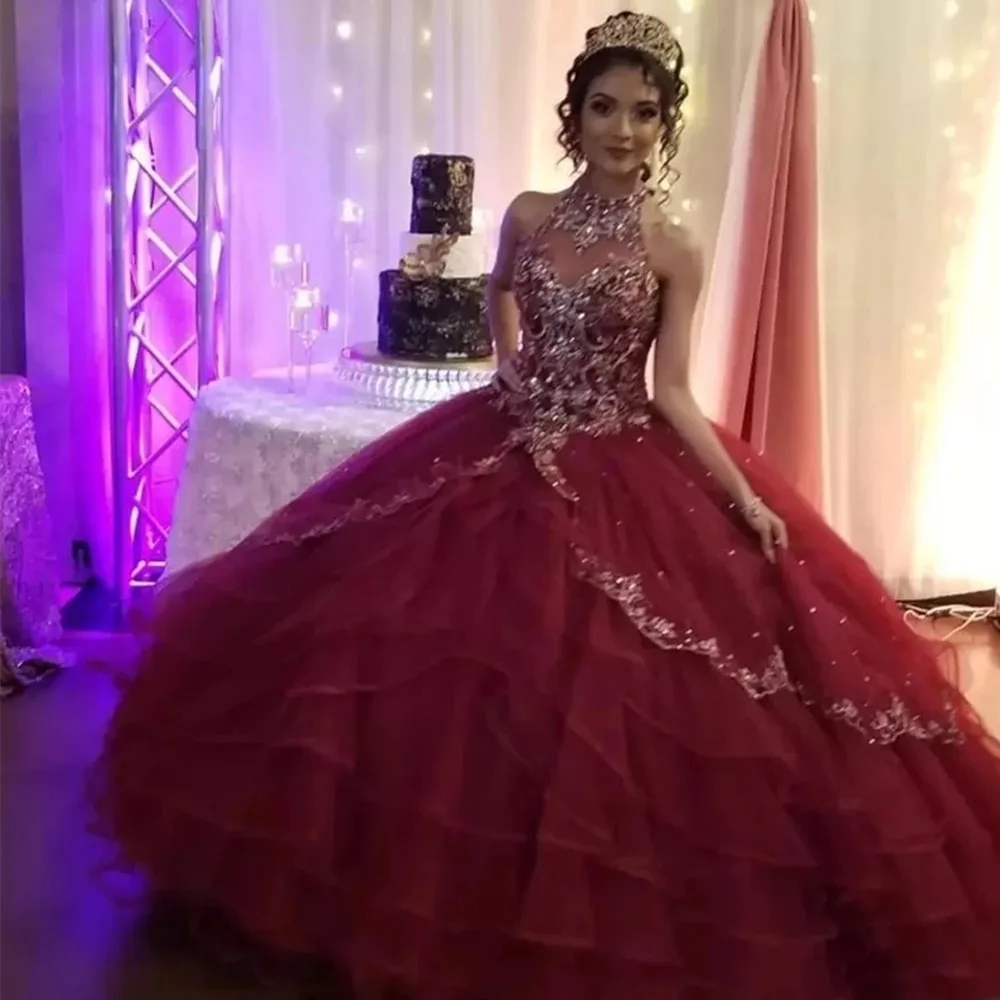 

2022 Sparkly Burgundy Quinceanera Dresses Ball Gown Halter Sleeveless Appliques Crystal Beads Party Princess Sweet 15 Corset