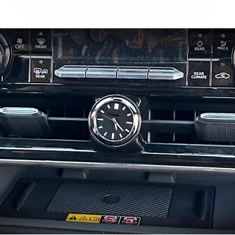 Фото Для 2022 2023 2024 2025 Toyota CROWN KLUGER или Highlander автомобильные часы с центральным управлением кварцевые часы установка без потерь №4