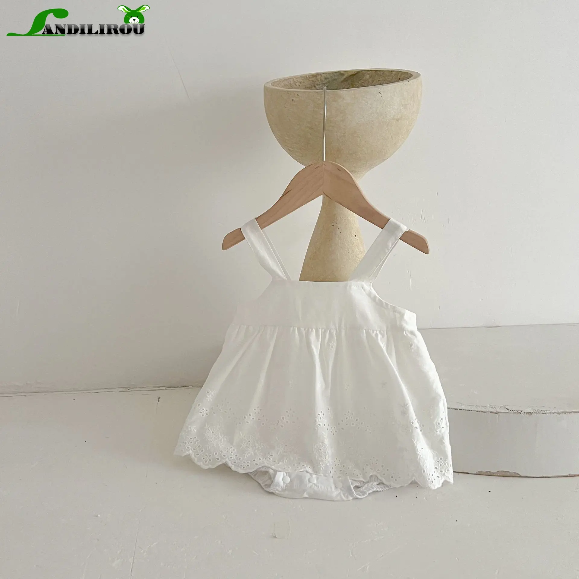 

2023 Baby Girls Summer White Sleeveless Sling Solid Color Hollow Out Outfits Infant Newborn Clothing Cotton Soft Bodysuits