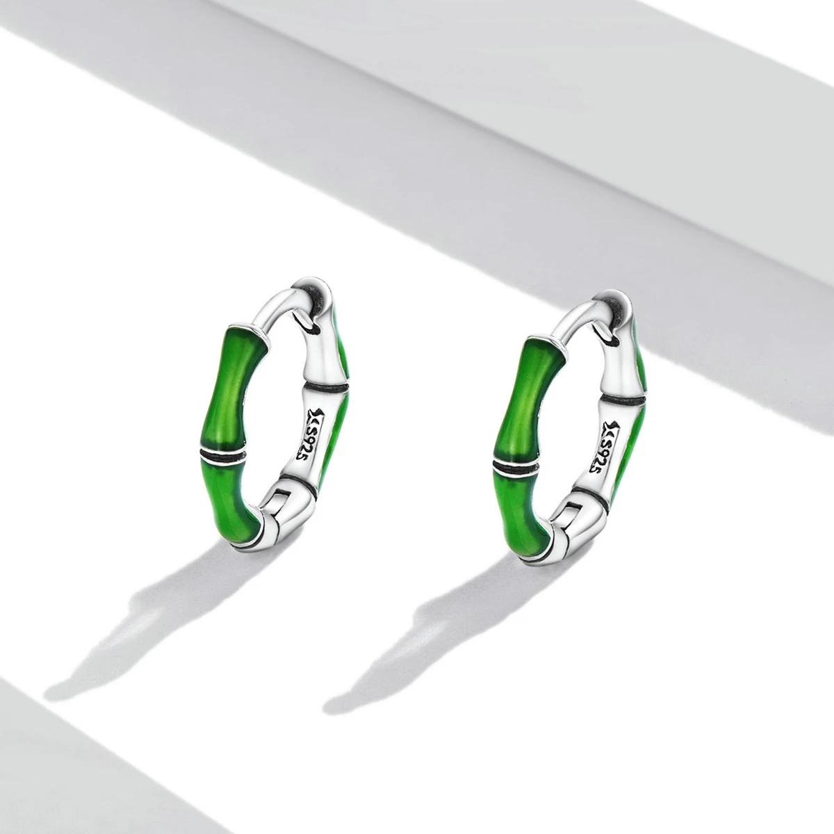 Серьги-Клипсы из серебра 925 пробы с зеленой эмалью