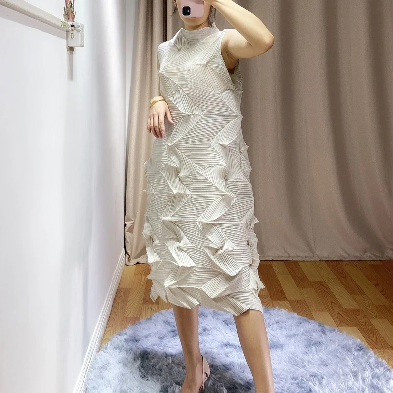 

Women 2022 Summer New Women Sleeveless Dress Miyak Pleated Fashion Design Solid Loose Stand Collar Female Dresses Tide