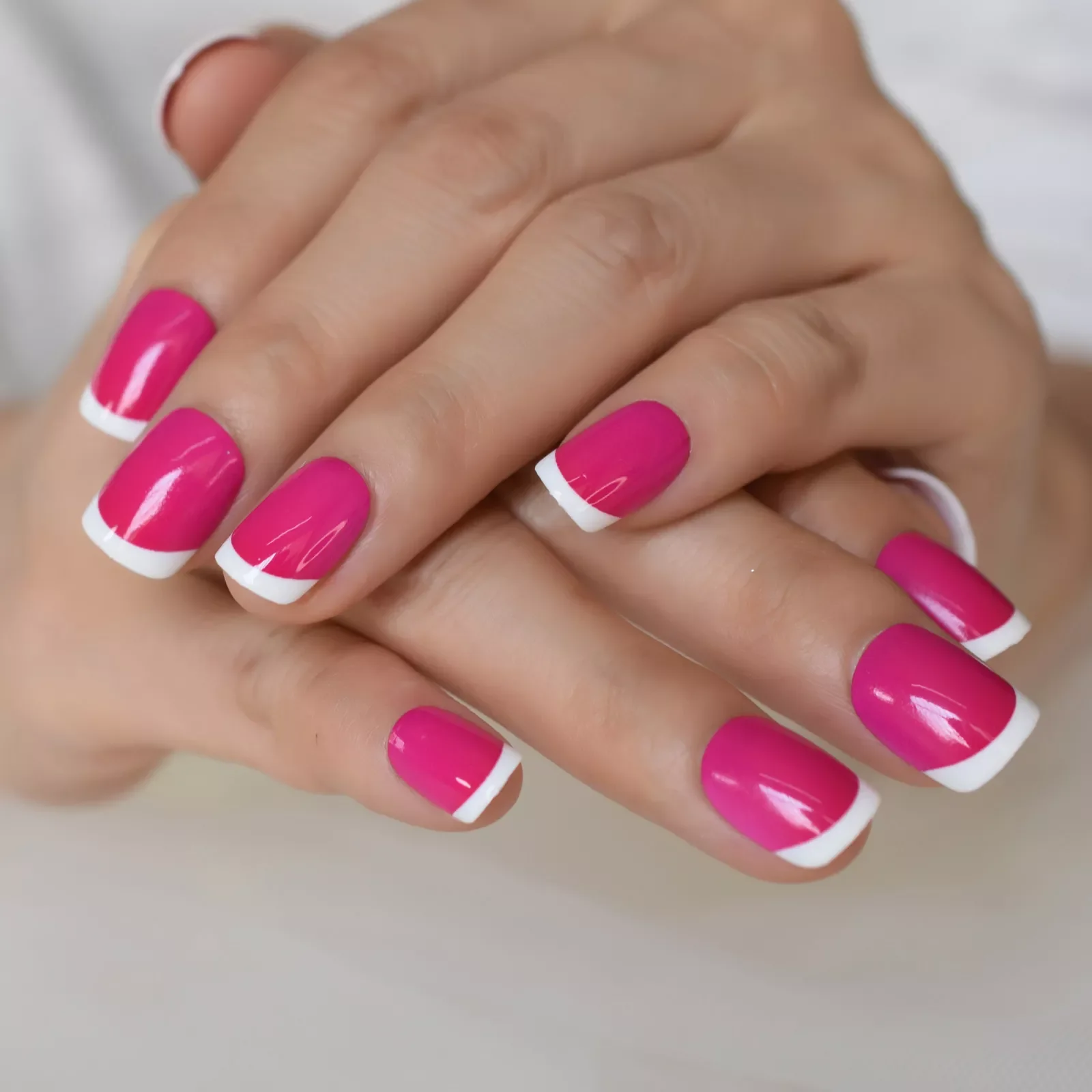 

Fashion French Nail Rose Red White Tip Round Faux Ongles Short Lady Artificial Nail Art Tips for Daily Wear 24