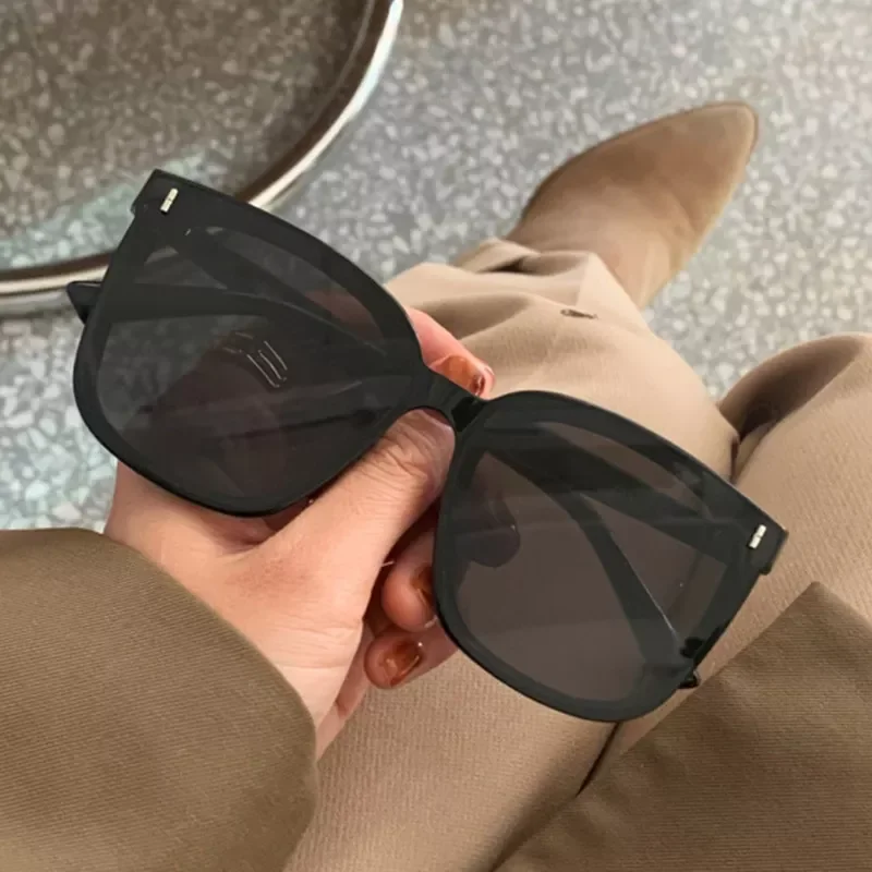 

New Brand Designer Square Sunglasses Women Fashion Black Mirror Sun Glasses Male Outdoor Trend Rivet Style Oculos De Sol