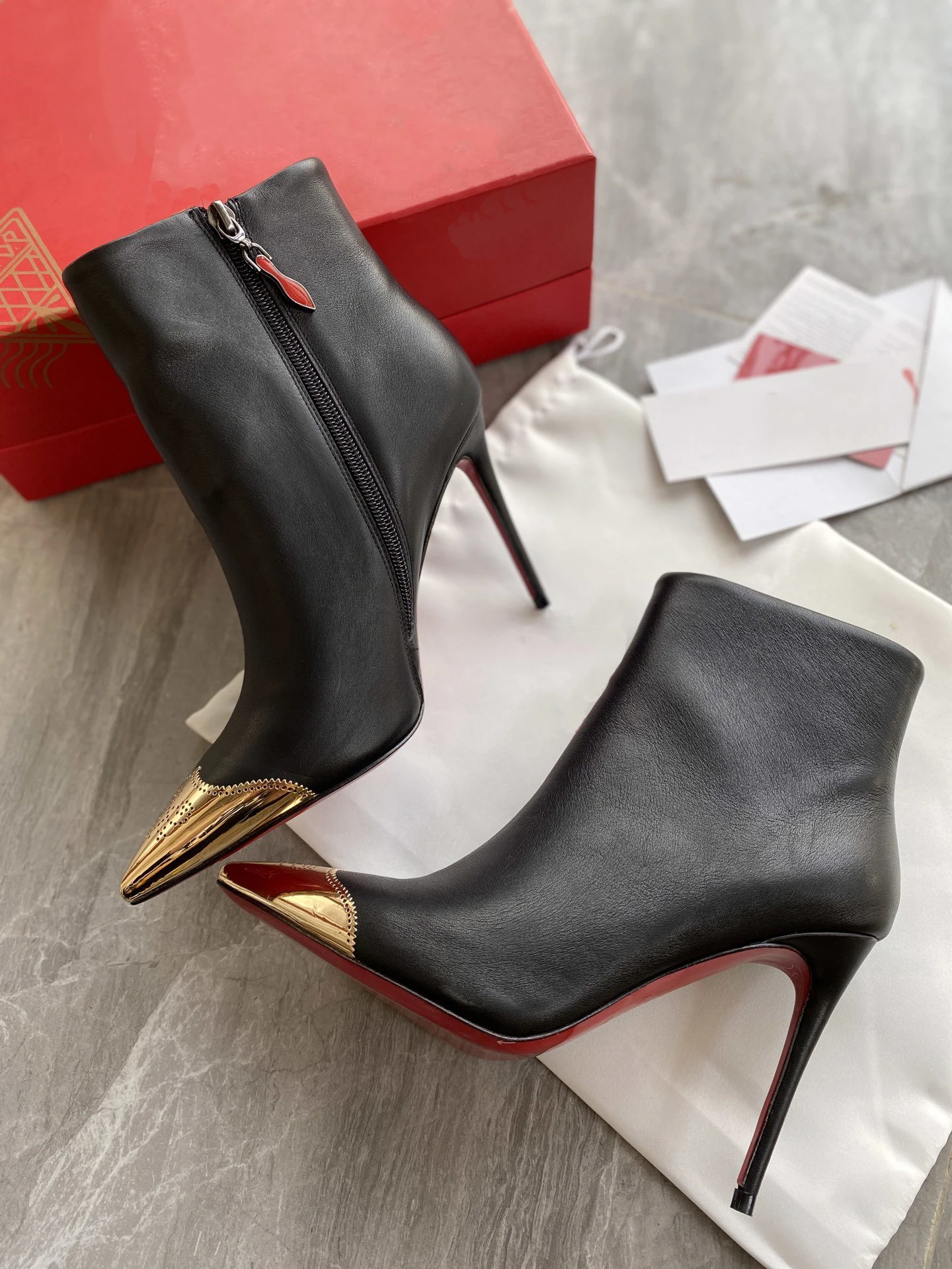 

Top Quality Womens High Heels Luxury Fashion Ladies Crystal Glisten Red Sole Shoes Classic Retro Designer 10cm High Heel 1836HJ