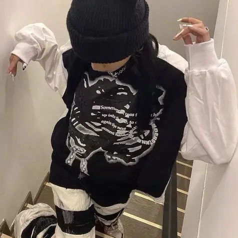 

Gothic Punk Dark Patchwork Tops Woman Couple Skull Print T-Shirt Street Loose Long Sleeve Crew Neck T-Shirt Y2K Harajuku Clothes