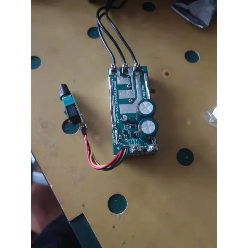 Трехфазный 3-проводной бесщеточный и неиндуктивный драйвер DC6-60V BLDC 1500 Вт
