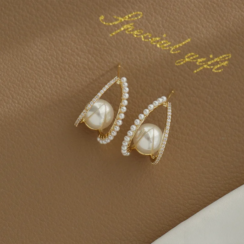 

Серьги с жемчугом 925 для женщин, ювелирные изделия неправильной формы, серьги модные корейские с нежным жемчугом для женщин, простые характе...