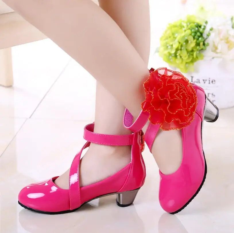 

Детские кожаные туфли для девочек, свадебная Классическая обувь, детские кожаные сандалии принцессы с цветами для девочек, Повседневная та...