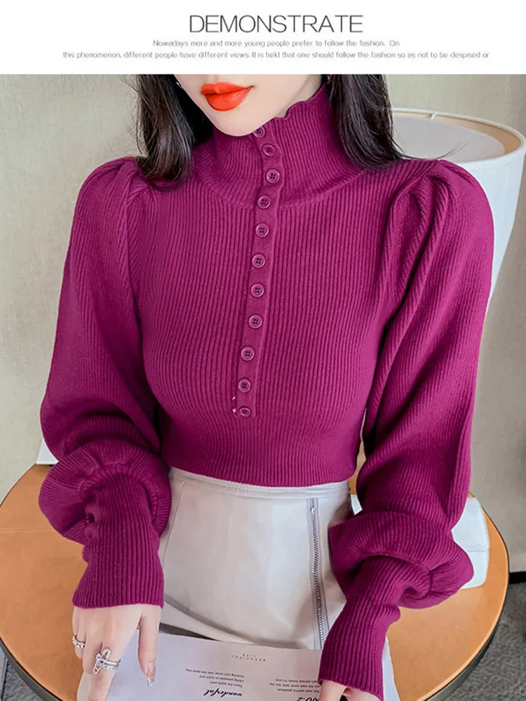 Женский свитер с высоким воротом