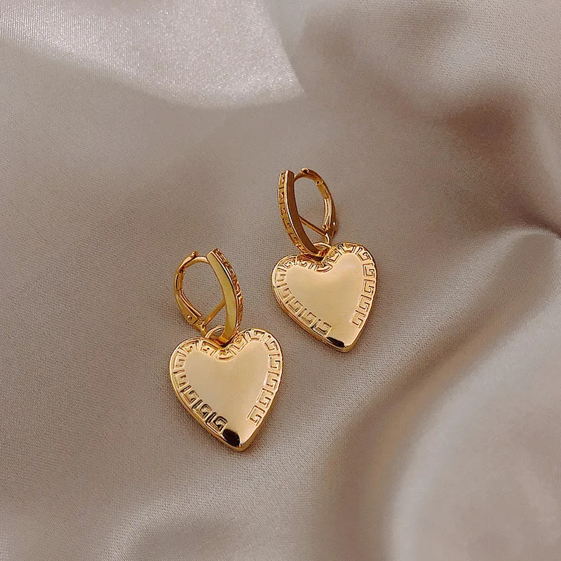 

Love Peach Heart Retro Gold Earrings Earrings Earrings Exaggerated Personality New Fashion Women Earrings