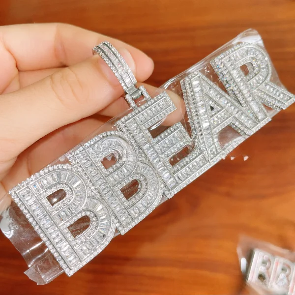 

Iced out Square Big Nameplate Pendent Luxury Hip Hop Giant Jewelry Deluxe Custom Name Baguette Letters Necklace for Men Rapper
