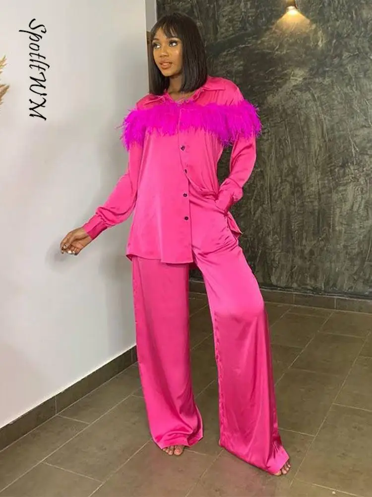 

Повседневная Свободная шелковая блузка с перьями, комплект из 2 предметов, модный Атласный Костюм розово-красного цвета с широкими штанинами, рубашка с лацканами, женская уличная одежда
