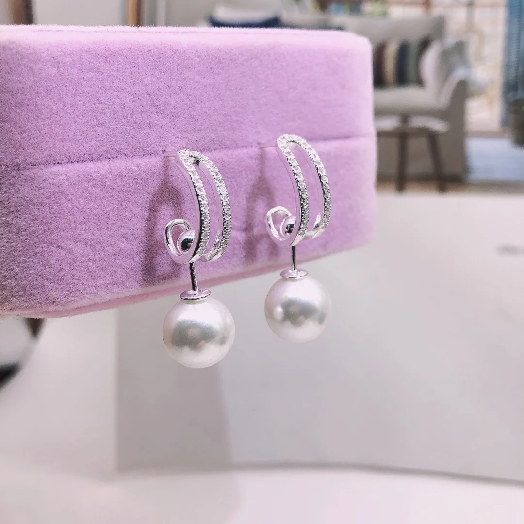 

A multi-wear simple earring with micro-encrusted shell beads