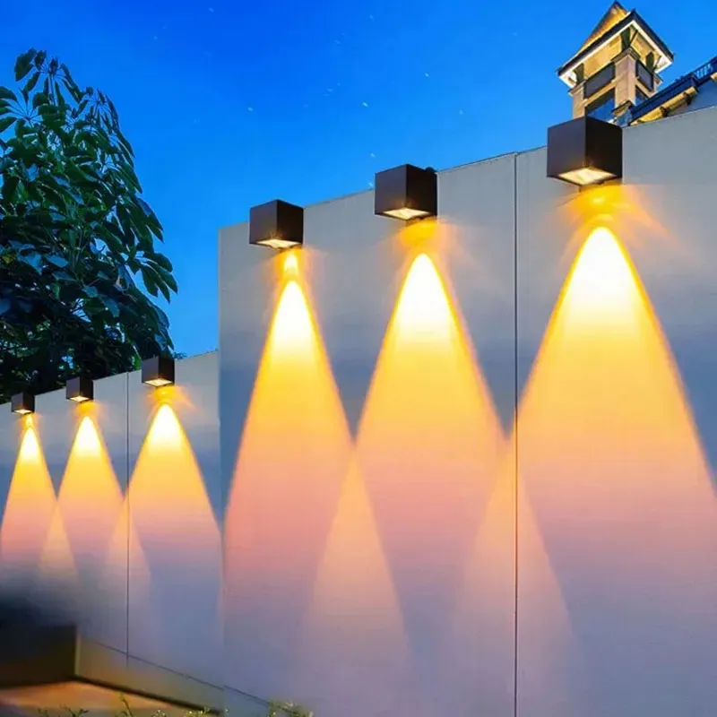 Светодиодный светильник на солнечной батарее наружный квадратный настенный с