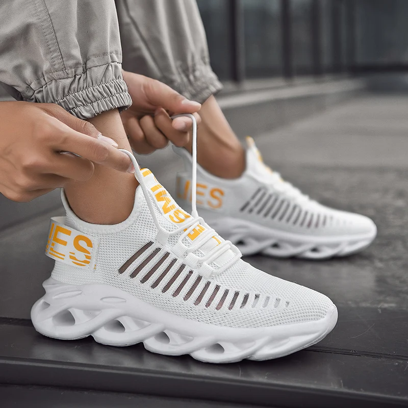 New Breathable Blade Running Shoes Light Men's Sports Shoes Big Size 46 Comfortable Sneakers Fashion Walking Jogging Shoes Men