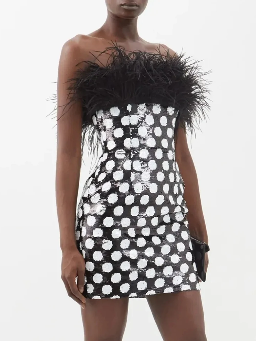 Женское пикантное мини-платье без бретелек с перьями и блестками спинки