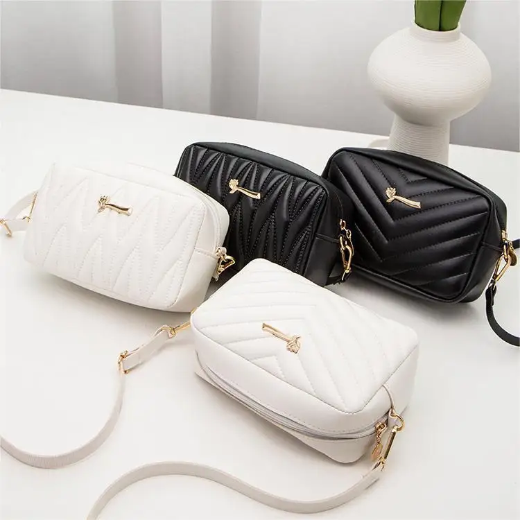 Купи Fashion Chain Ladies Crossbody Bags Designer Handbag Small Messenger Bag for Women Lingge Embroidery Camera Female Shoulder Bag за 299 рублей в магазине AliExpress