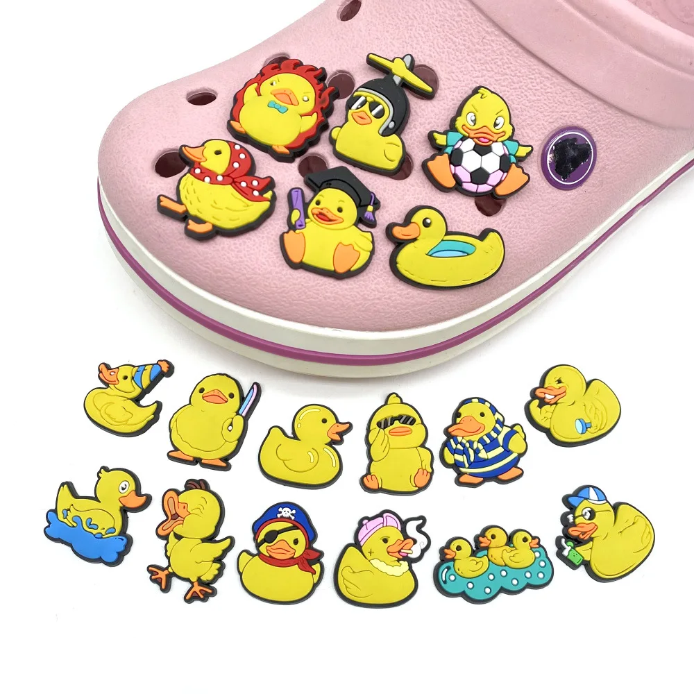 Фото Модные аксессуары для обуви Crocs: милые персонализированные шармы-утки из ПВХ для украшения дырок в обуви, подарки своими руками №3