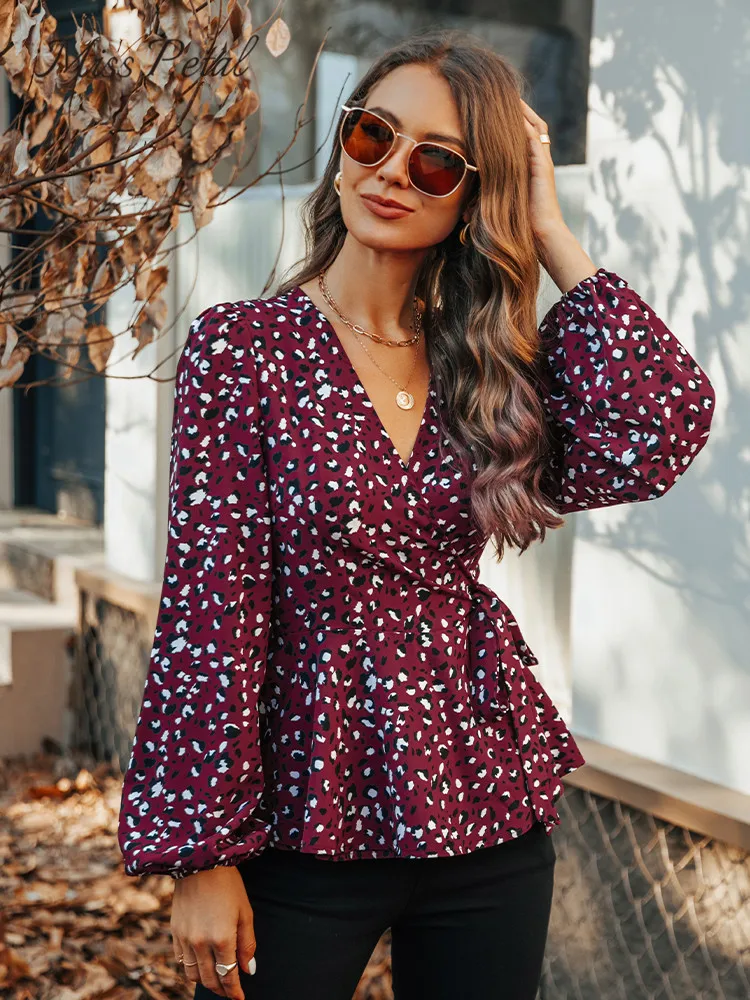 

Женская блузка с запахом MISS PETAL, леопардовая рубашка с V-образным вырезом и длинным рукавом, топ на шнуровке, пуловер, уличная одежда, весна-ос...