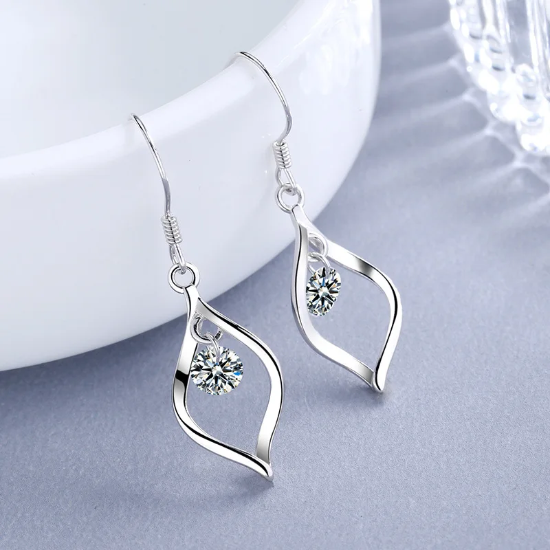 

S925 Sterling Silver Rotating Love Temperament Earrings Ear Hooks Personalized Fashion Silver Ladies Earrings Zircon Ear Jewelry