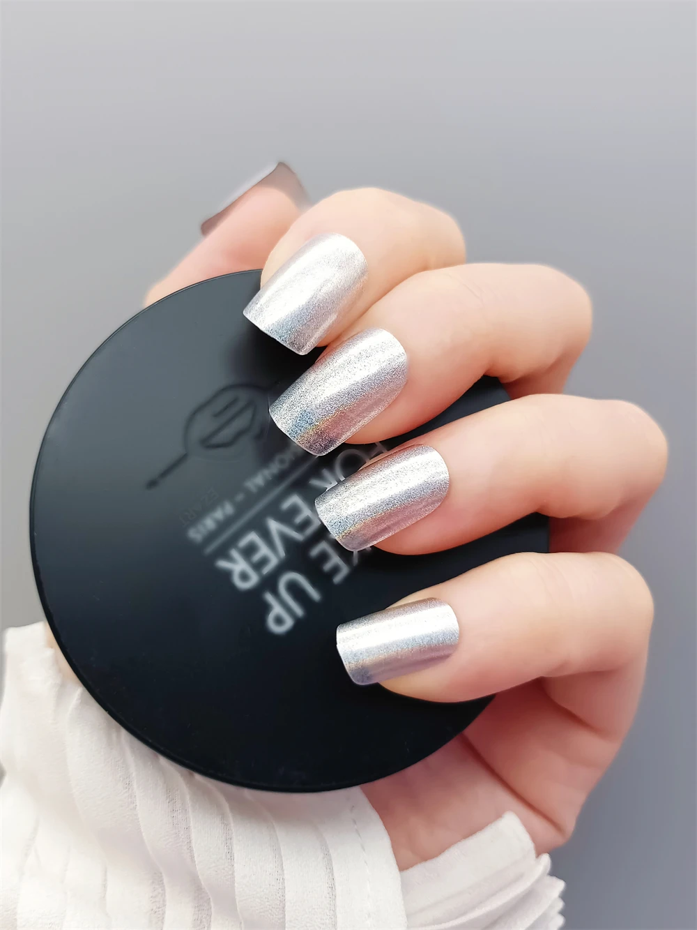 

Набор из 24 предметов, летние накладные ногти с лазером, серебряный дизайн, простые однотонные накладные ногти, квадратные короткие зеркальн...