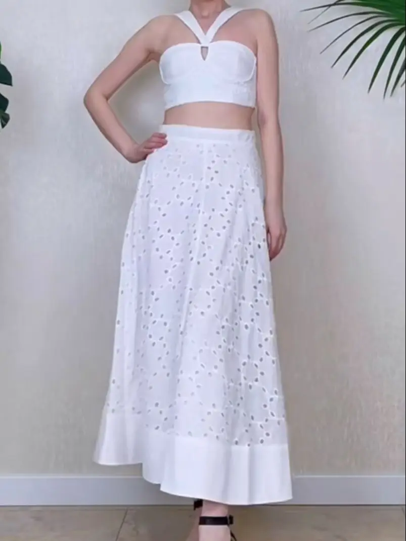 

XNWMNZ 2023 женский модный белый вышитый Бюстье Топ или Высокая талия трапециевидная юбка миди с расклешенным подолом Женский комплект из двух частей