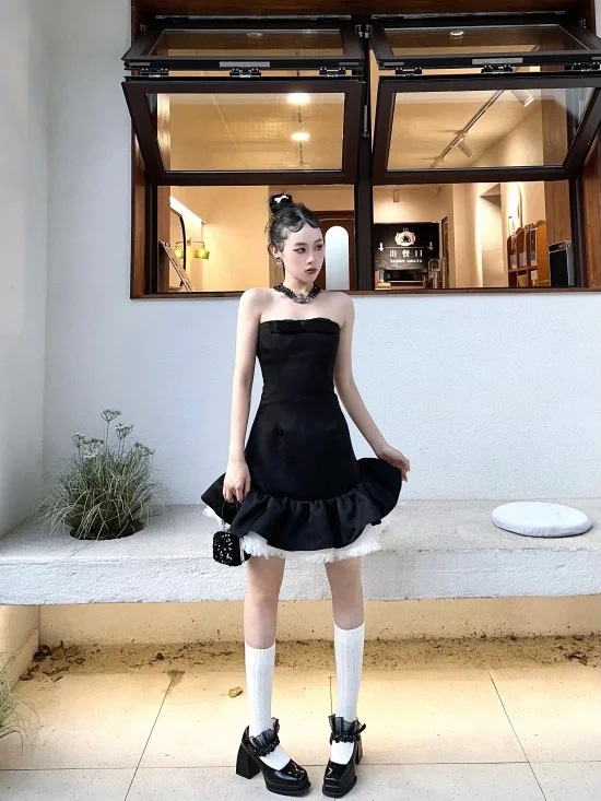 Женское платье-футляр с юбкой-годе в обтяжку